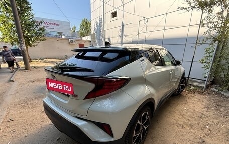 Toyota C-HR I рестайлинг, 2019 год, 2 100 000 рублей, 8 фотография