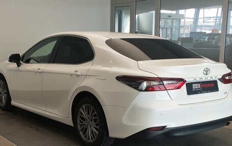 Toyota Camry, 2022 год, 3 450 000 рублей, 4 фотография