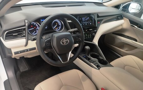 Toyota Camry, 2022 год, 3 450 000 рублей, 10 фотография