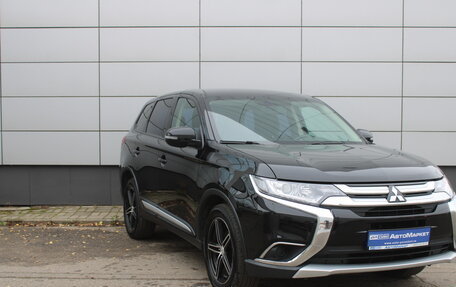 Mitsubishi Outlander III рестайлинг 3, 2017 год, 1 895 000 рублей, 3 фотография