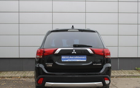 Mitsubishi Outlander III рестайлинг 3, 2017 год, 1 895 000 рублей, 10 фотография
