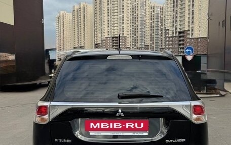 Mitsubishi Outlander III рестайлинг 3, 2013 год, 890 000 рублей, 2 фотография