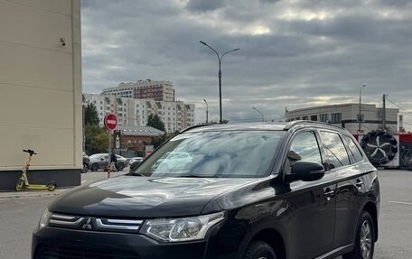 Mitsubishi Outlander III рестайлинг 3, 2013 год, 890 000 рублей, 3 фотография
