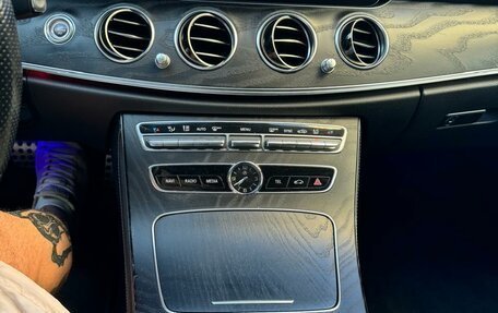 Mercedes-Benz E-Класс, 2019 год, 2 450 000 рублей, 3 фотография