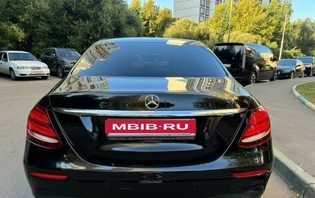 Mercedes-Benz E-Класс, 2019 год, 2 450 000 рублей, 4 фотография