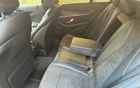 Mercedes-Benz E-Класс, 2019 год, 2 450 000 рублей, 10 фотография