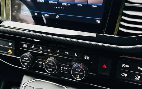 Volkswagen Multivan T6 рестайлинг, 2023 год, 12 000 000 рублей, 2 фотография