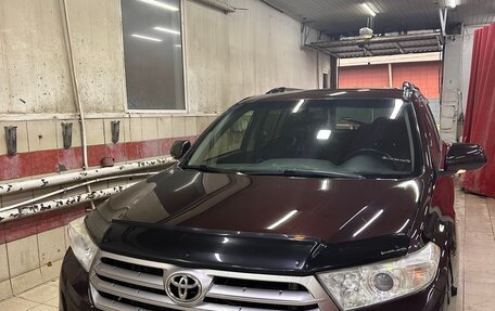 Toyota Highlander III, 2011 год, 2 100 000 рублей, 2 фотография