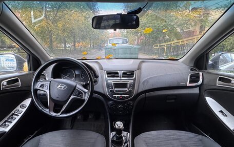 Hyundai Solaris II рестайлинг, 2015 год, 600 000 рублей, 3 фотография