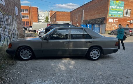 Mercedes-Benz E-Класс, 1992 год, 500 000 рублей, 2 фотография