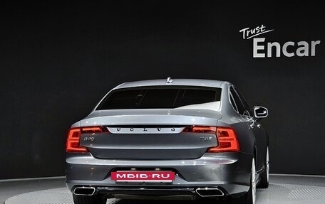 Volvo S90 II рестайлинг, 2020 год, 2 423 000 рублей, 4 фотография