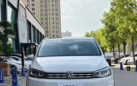 Volkswagen Touran III, 2021 год, 1 990 099 рублей, 2 фотография