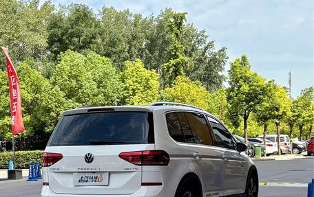Volkswagen Touran III, 2021 год, 1 990 099 рублей, 5 фотография