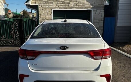 KIA Rio IV, 2018 год, 995 000 рублей, 2 фотография