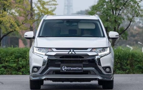 Mitsubishi Outlander III рестайлинг 3, 2022 год, 2 080 000 рублей, 2 фотография