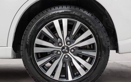 Mitsubishi Outlander III рестайлинг 3, 2022 год, 2 080 000 рублей, 4 фотография