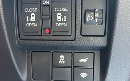 Honda Stepwgn, 2023 год, 3 650 000 рублей, 17 фотография