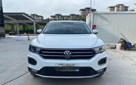 Volkswagen T-Roc I, 2021 год, 1 638 000 рублей, 2 фотография