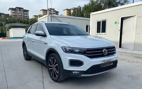Volkswagen T-Roc I, 2021 год, 1 638 000 рублей, 3 фотография