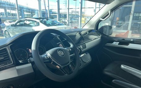 Volkswagen Multivan T6 рестайлинг, 2017 год, 3 899 900 рублей, 8 фотография