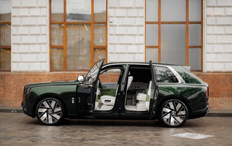 Rolls-Royce Cullinan, 2025 год, 69 000 000 рублей, 8 фотография