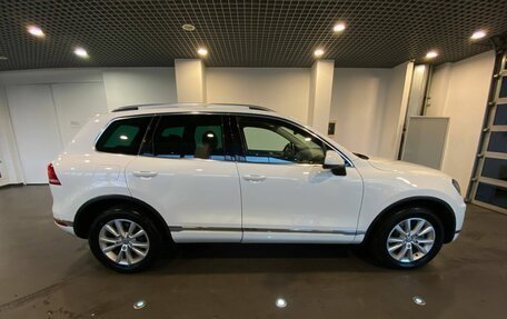 Volkswagen Touareg III, 2015 год, 2 260 000 рублей, 2 фотография