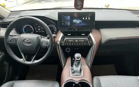 Toyota Harrier, 2022 год, 3 560 000 рублей, 8 фотография