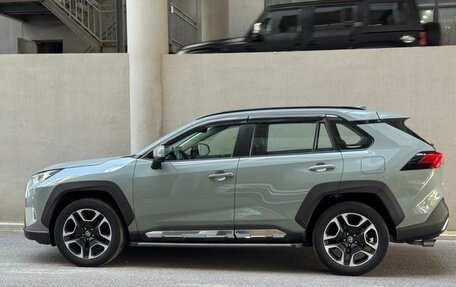 Toyota RAV4, 2022 год, 2 450 555 рублей, 3 фотография