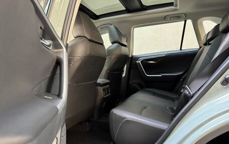 Toyota RAV4, 2022 год, 2 450 555 рублей, 7 фотография