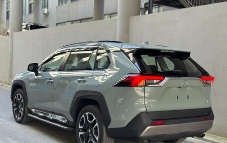 Toyota RAV4, 2022 год, 2 450 555 рублей, 4 фотография