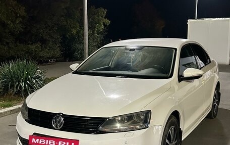 Volkswagen Jetta VI, 2015 год, 1 100 000 рублей, 3 фотография