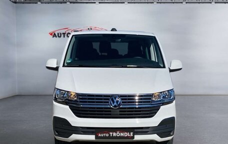 Volkswagen Caravelle T6 рестайлинг, 2022 год, 4 560 000 рублей, 1 фотография