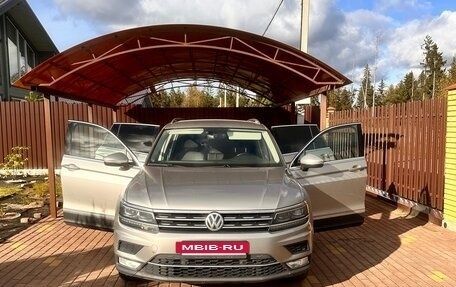 Volkswagen Tiguan II, 2017 год, 2 100 000 рублей, 3 фотография