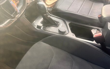 Volkswagen Tiguan II, 2017 год, 2 100 000 рублей, 17 фотография