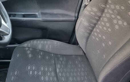 Toyota Ractis II, 2011 год, 850 000 рублей, 10 фотография