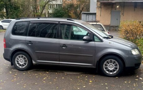 Volkswagen Touran III, 2005 год, 650 000 рублей, 3 фотография