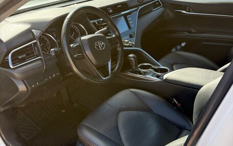 Toyota Camry, 2018 год, 3 000 000 рублей, 10 фотография