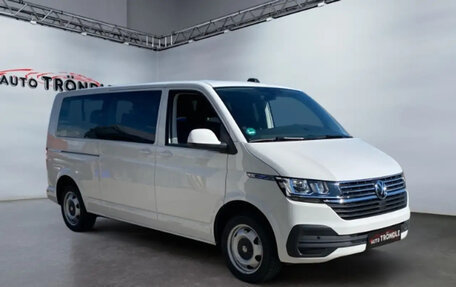 Volkswagen Caravelle T6 рестайлинг, 2022 год, 4 560 000 рублей, 8 фотография