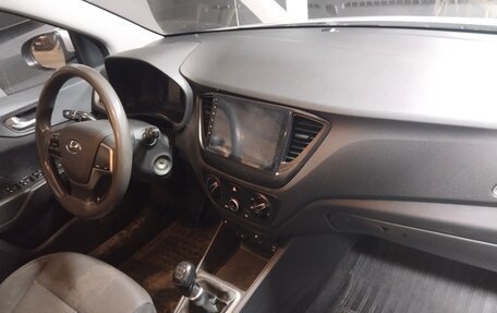 Hyundai Solaris II рестайлинг, 2019 год, 1 100 000 рублей, 13 фотография