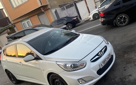 Hyundai Solaris II рестайлинг, 2014 год, 730 000 рублей, 2 фотография