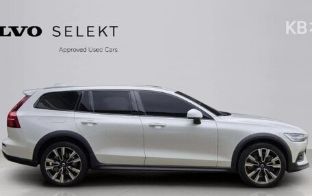 Volvo V60 Cross Country II, 2025 год, 4 490 099 рублей, 3 фотография
