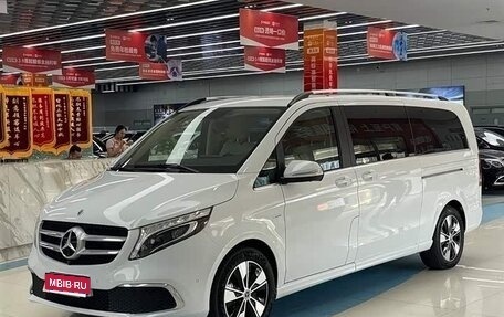 Mercedes-Benz V-Класс, 2022 год, 5 770 000 рублей, 1 фотография