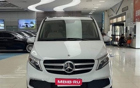 Mercedes-Benz V-Класс, 2022 год, 5 770 000 рублей, 2 фотография