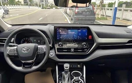 Toyota Highlander, 2022 год, 3 680 000 рублей, 7 фотография