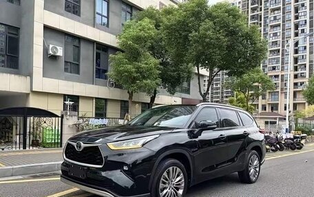Toyota Highlander, 2022 год, 3 680 000 рублей, 3 фотография