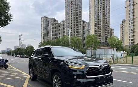 Toyota Highlander, 2022 год, 3 680 000 рублей, 1 фотография