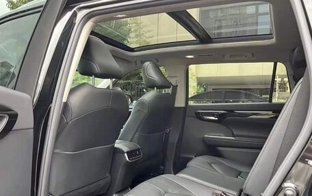 Toyota Highlander, 2022 год, 3 680 000 рублей, 9 фотография