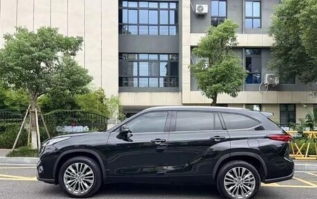 Toyota Highlander, 2022 год, 3 680 000 рублей, 4 фотография