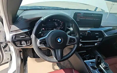 BMW 5 серия, 2022 год, 3 250 999 рублей, 10 фотография