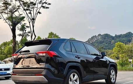 Toyota RAV4, 2021 год, 2 150 000 рублей, 4 фотография